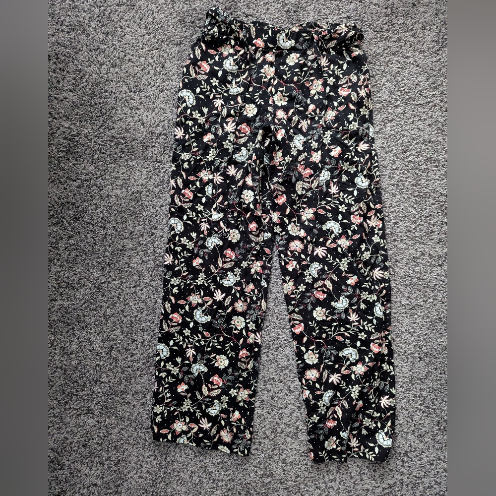 Like New Old Navy Floral Black Pants